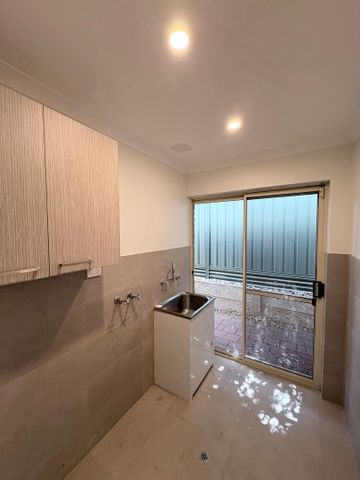 6/32 Comer Street, Como WA 6152 - Villa For Rent | Domain - Photo 3