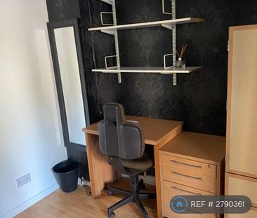 1 bedroom in a house share to rent - Photo 2