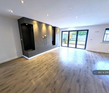 4 bedroom detached house to rent - Photo 3