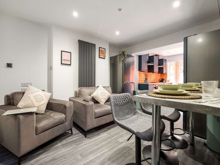 OX Living is proud to present this high-quality 8-bedroom co-living property, perfect for working professionals looking for stylish, stress-free living. Room 2 - Photo 5