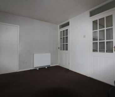 3 Bedroom End Terraced House - Photo 3