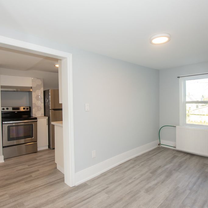 20 Patsy Ave, Welland - All Inclusive 2 Bedroom Upper Unit - Photo 1