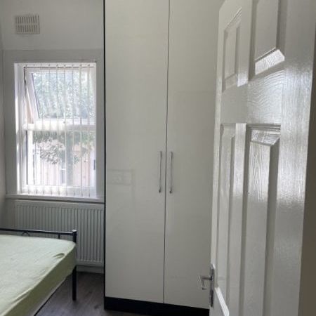 Room in a Shared House, Ham Park Road, E15 - Photo 1