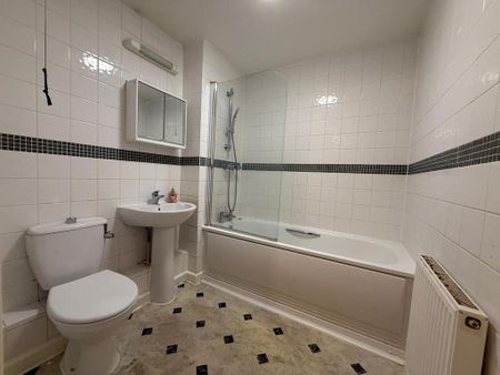 3 bedroom flat to rent - Photo 5