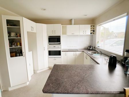 Blockhouse Bay - 3 Bedroom 2 Bathroom house - Photo 5