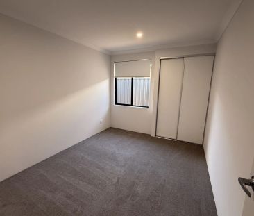 Brand New Modern Family Home with Quality Finishes in Prime Location - Photo 6