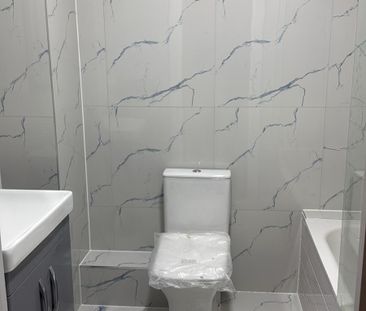 Two bedrooms two bathrooms first floor flat next to Newbury Park st... - Photo 4