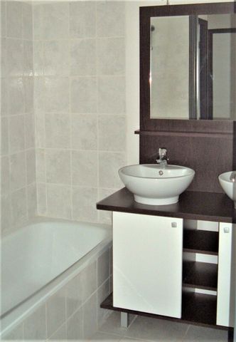 Location Appartement 3 pièces 66m² JURANCON 64110 - Photo 3