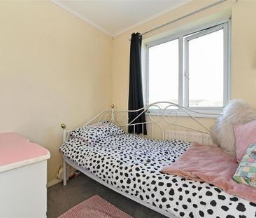 4 bedroom semi-detached house to rent - Photo 2