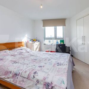 Modern development with 3 double bedrooms mins to tube & shops - Photo 2