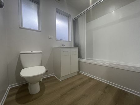 Fully renovated single level 4 Bedroom home - Photo 5