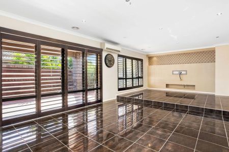 The Perfect Blend of Comfort, Space and Location - Photo 2