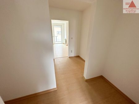 Wunderschöne 3-Raum-Wohnung mit Balkon in NIederlungwitz - Foto 3