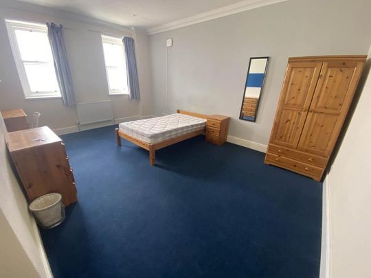 4 bedroom flat to rent - Photo 1