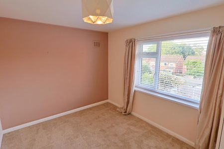 Stonebury Avenue, Coventry - First Floor Maisonette with Large Garden - Photo 2
