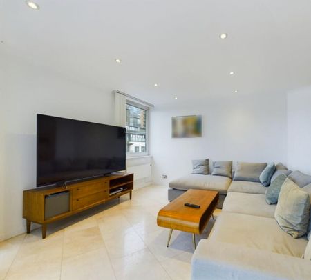 3 Bed Flat, Boardwalk Place, E14 - Photo 2