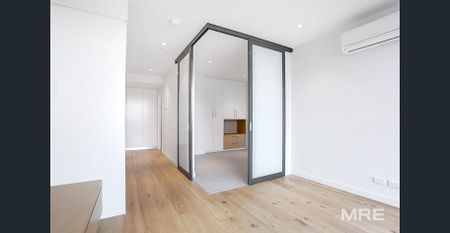 Designer living in a convenient location - Photo 3