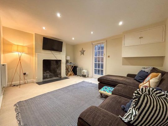 4 bedroom terraced house to rent - Photo 1