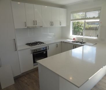 MODERN LIVING - Photo 2