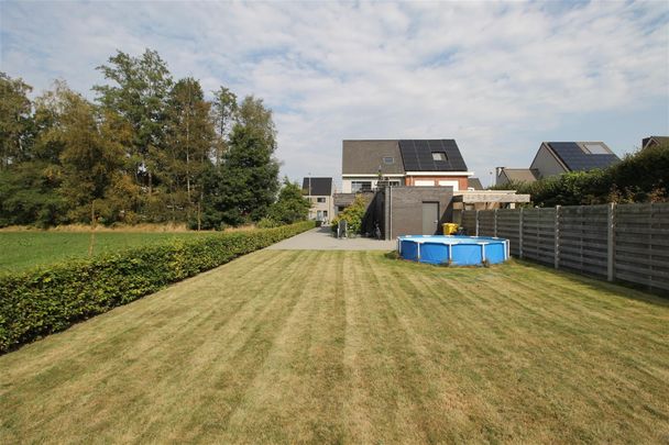 Duplex-appartement met terras, fietsenberging, tuin en 2 autostaanplaatsen. - Foto 1