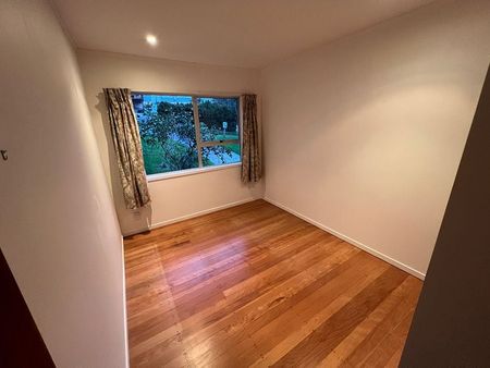 Charming 5BR Family Home in Torbay - Photo 5