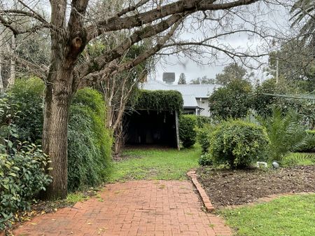EAST TAMWORTH TWO BEDROOM HALF HOUSE - Photo 5