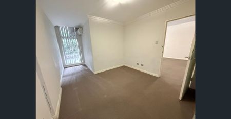 Modern 2 bed and 2 bathroom with big courtyard only $700 pw! - Photo 4