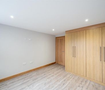 1 bedroom Flat To Let - Photo 2