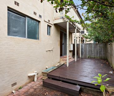 2 Bedroom Apartment with Entertainers Courtyard - Photo 6