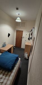 Room in a Shared Flat, Bristol Road, B29 - Photo 3