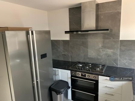 1 bedroom in a house share to rent - Photo 5