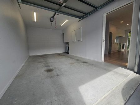 Stunning 3 Bedroom, St Albans Oasis - Photo 4