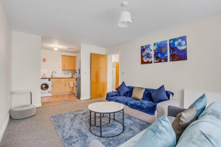 2 bedroom flat to rent - Photo 2