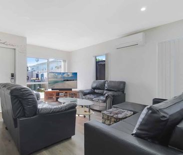 Modern Family Home with Space, Style & Convenience - Takanini!! - Photo 1