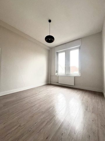 NEUDORF : Appartement T3 ( 2chambres, séjour double ) avec jardin partagé, cuisine équipée neuve ! - Photo 2