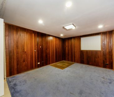 Stunning Three Bedroom Family Home with Pool, Solar and Large Garde... - Photo 3