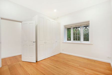 Stylishly Updated Bondi Home in a Premier Lifestyle Pocket - Photo 2