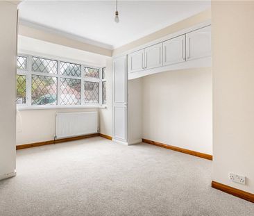 A detached four bedroom bungalow situated within the Village of Ick... - Photo 1