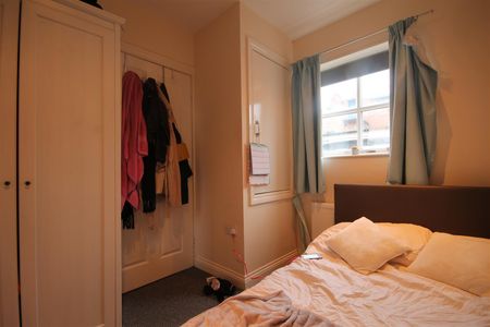 St Georges Mews, Jesmond - Photo 2