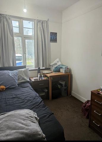 Room in a Shared House, Roehampton Vale, SW15 - Photo 3