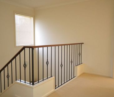 Stylish Townhouse in Gated Benowa Estate - Photo 3