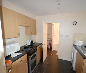 2 bedroom ground floor flat to rent - Photo 1