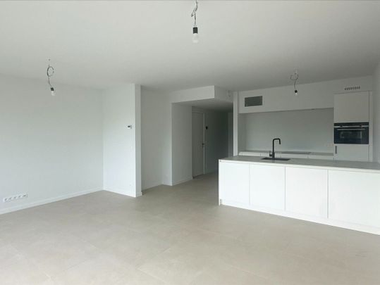 Modern appartement met 2 slaapkamers, groot terras & autostaanplaats in Lint! - Foto 1