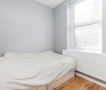 Flat to rent - Annandale Road, Greenwich, SE10 - Photo 2