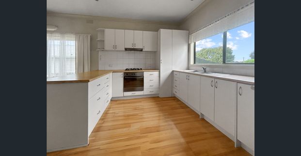 SPACIOUS 3 BEDROOM HOME - Photo 1