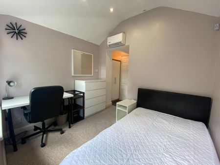 3 bedroom semi-detached house to rent - Photo 5