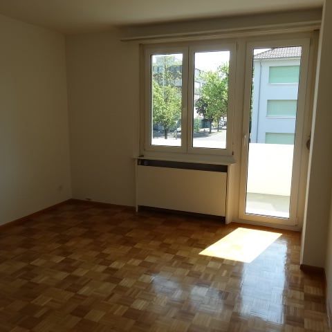 Helle 3,5-Zi'Wohnung mit Charme an zentraler sowie ruhiger Lage - Photo 1