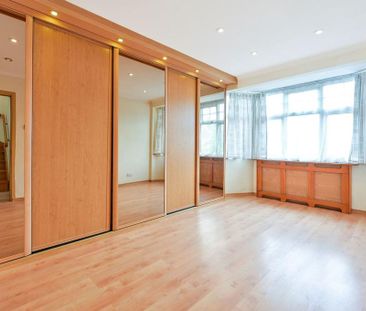 4 bedroom terraced house to rent - Photo 3
