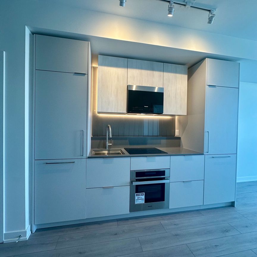 For Lease - 1 Fairview Road Unit# 1705, Mississauga, Ontario - Photo 1