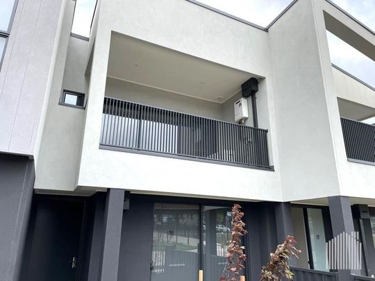 15 Glisten Way, Craigieburn VIC 3064 - Townhouse For Rent | Domain - Photo 1